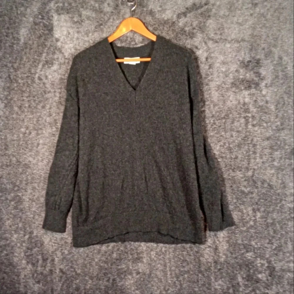 M Magaschoni vneck women's sweater 100% cashmere size large